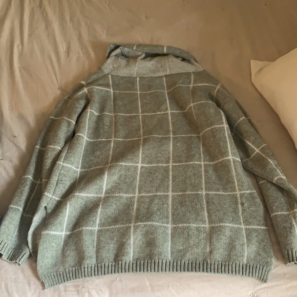 Oversized Sweater - Picture 3 of 4